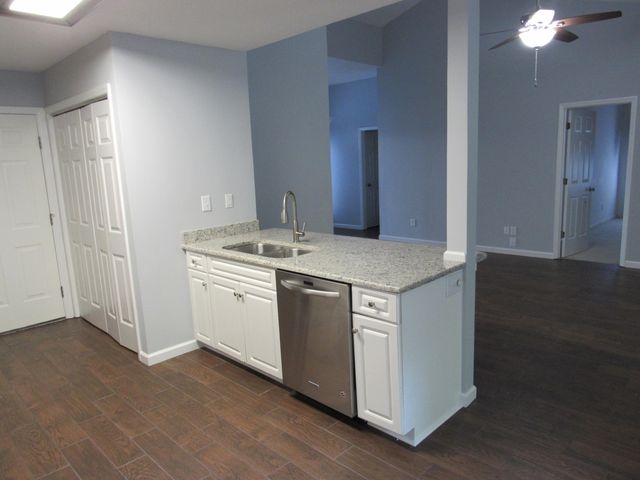 138 Kensington Way, Aberdeen, NC 28315