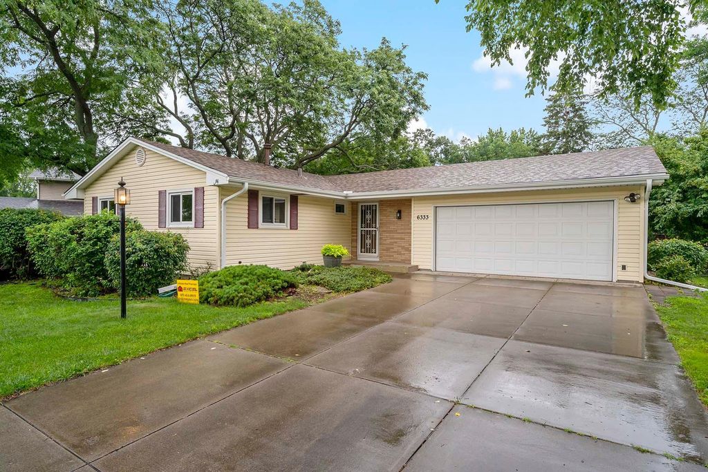 6333 Birchwood Road, Woodbury, MN 55125