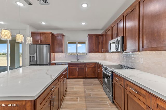 1041 N 371ST Lane, Tonopah, AZ 85354