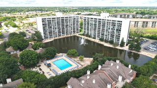 2005 S Finley Road 604, Lombard, IL 60148
