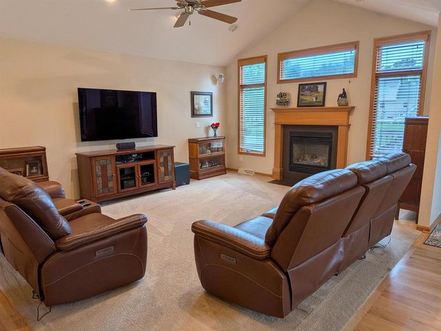 802 Chickadee Drive, Cambridge, WI 53523