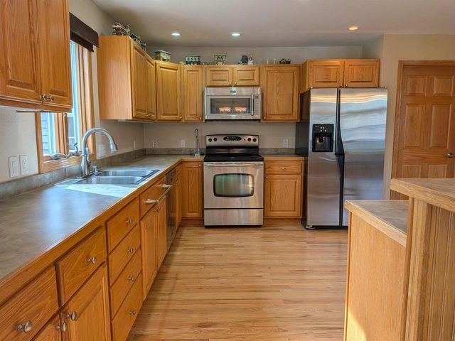 802 Chickadee Drive, Cambridge, WI 53523