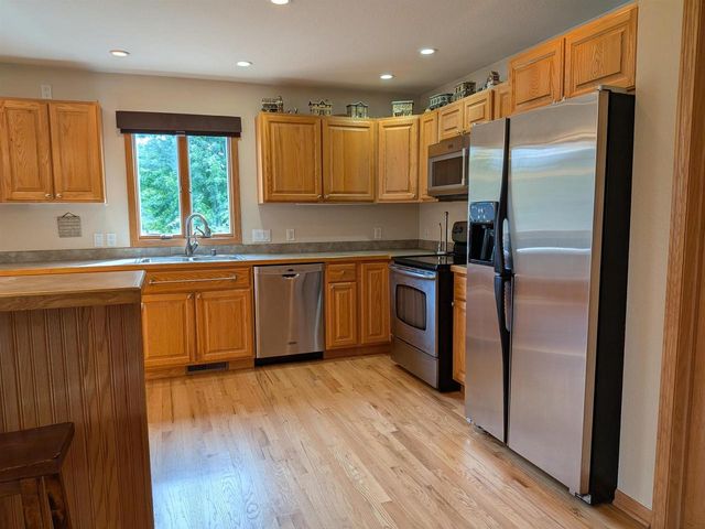 802 Chickadee Drive, Cambridge, WI 53523