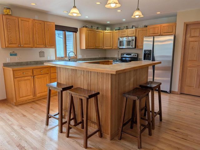 802 Chickadee Drive, Cambridge, WI 53523