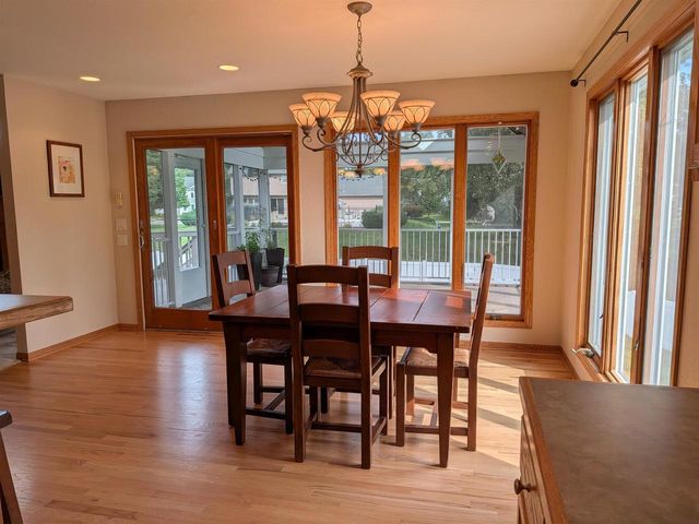 802 Chickadee Drive, Cambridge, WI 53523