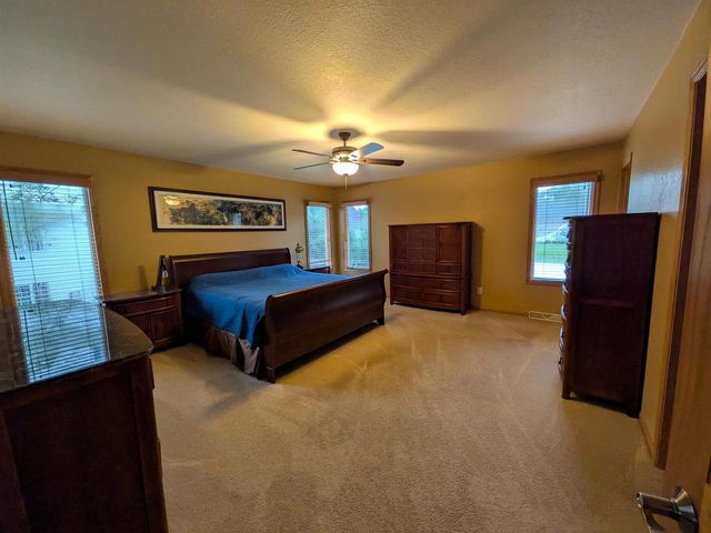 802 Chickadee Drive, Cambridge, WI 53523
