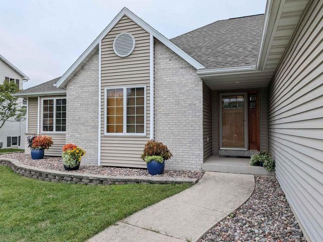 802 Chickadee Drive, Cambridge, WI 53523