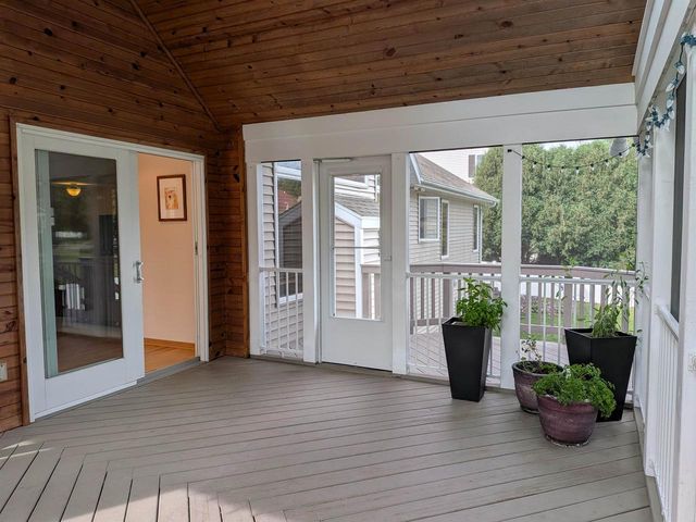 802 Chickadee Drive, Cambridge, WI 53523