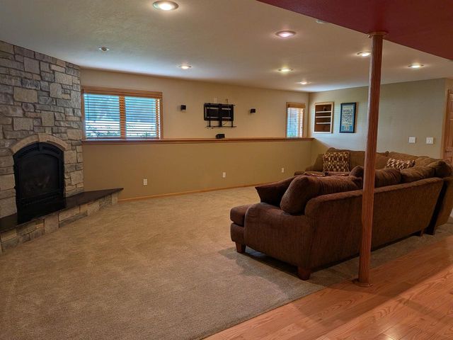802 Chickadee Drive, Cambridge, WI 53523