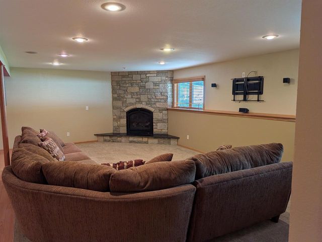 802 Chickadee Drive, Cambridge, WI 53523