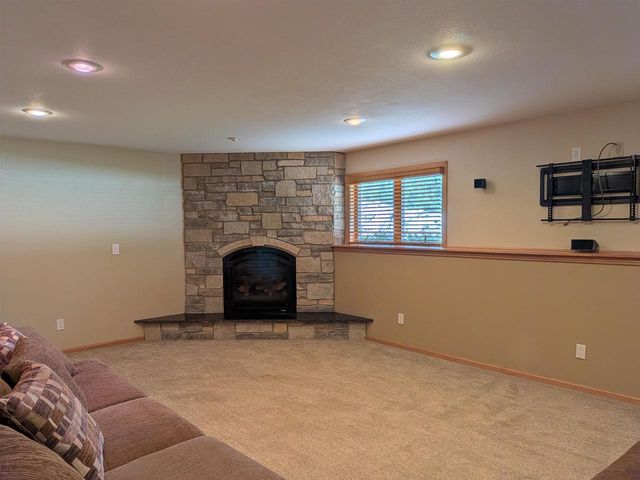 802 Chickadee Drive, Cambridge, WI 53523