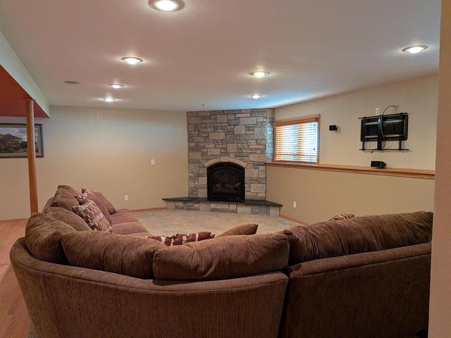 802 Chickadee Drive, Cambridge, WI 53523