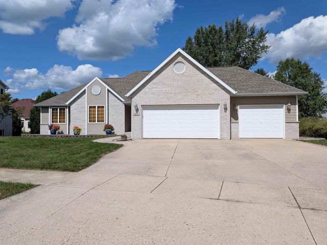 802 Chickadee Drive, Cambridge, WI 53523