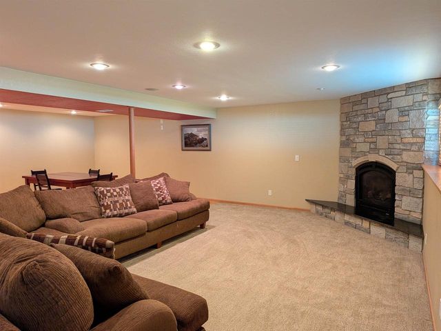 802 Chickadee Drive, Cambridge, WI 53523