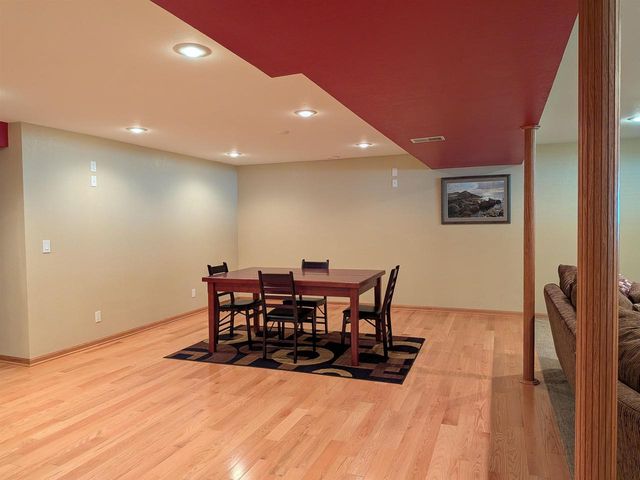 802 Chickadee Drive, Cambridge, WI 53523