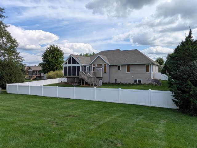 802 Chickadee Drive, Cambridge, WI 53523