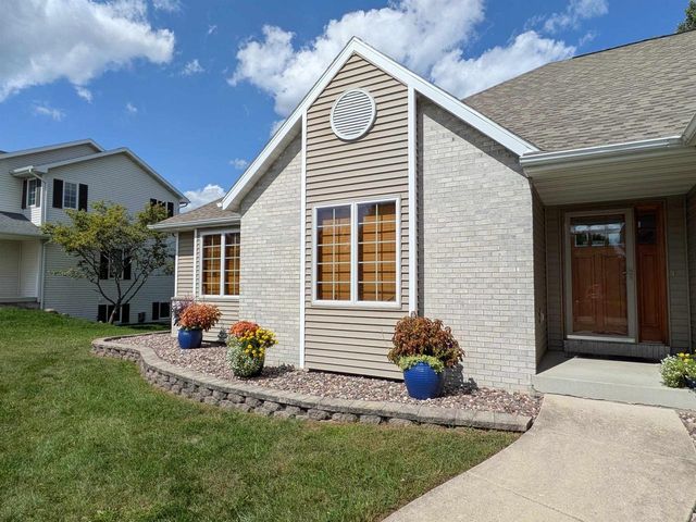 802 Chickadee Drive, Cambridge, WI 53523