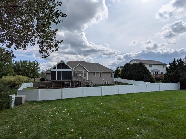 802 Chickadee Drive, Cambridge, WI 53523