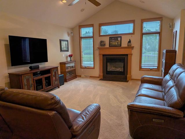 802 Chickadee Drive, Cambridge, WI 53523