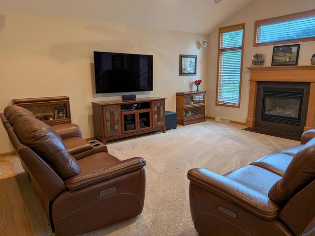 802 Chickadee Drive, Cambridge, WI 53523