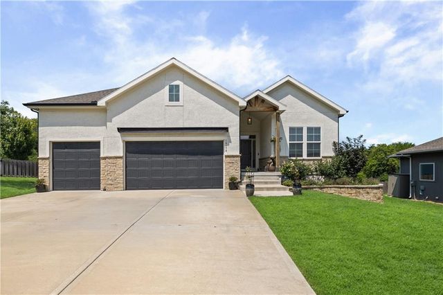 14178 S Pickering Street, Olathe, KS 66061