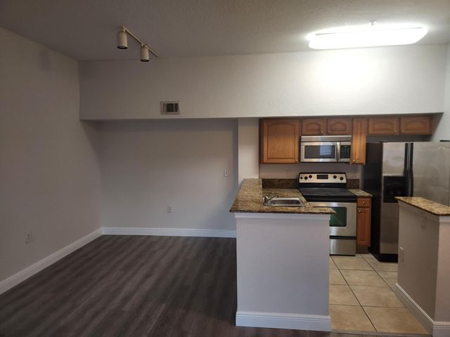 241 SW Palm Dr Apt 306, Port St Lucie, FL 34986