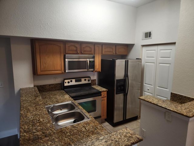 241 SW Palm Dr Apt 306, Port St Lucie, FL 34986