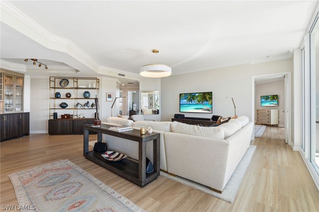 445 Cove Tower DR 1001, Naples, FL 34110