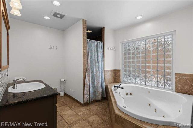 33503 Stocker Street, Farmington Hills, MI 48335