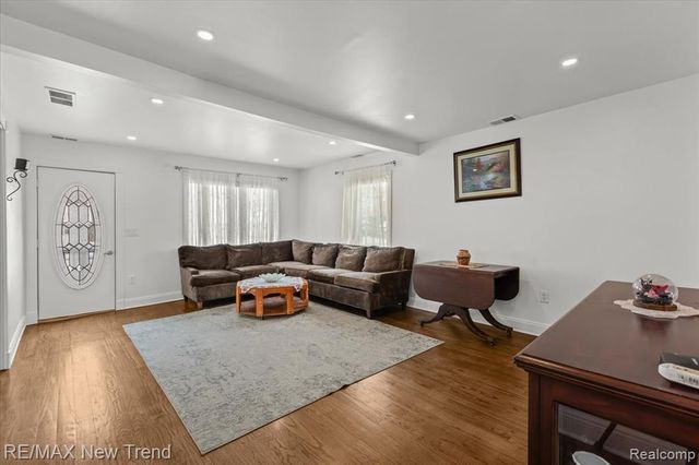 33503 Stocker Street, Farmington Hills, MI 48335