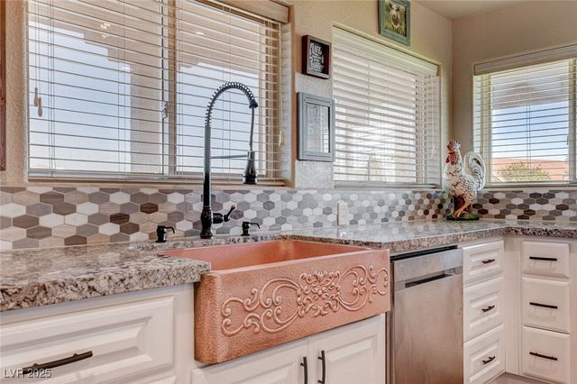 985 Hinckley Avenue, Logandale, NV 89021