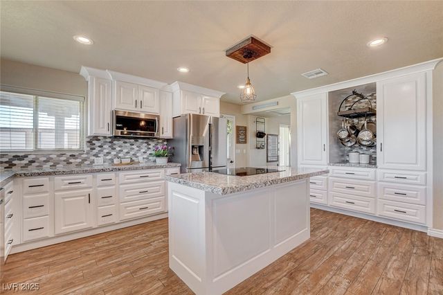 985 Hinckley Avenue, Logandale, NV 89021