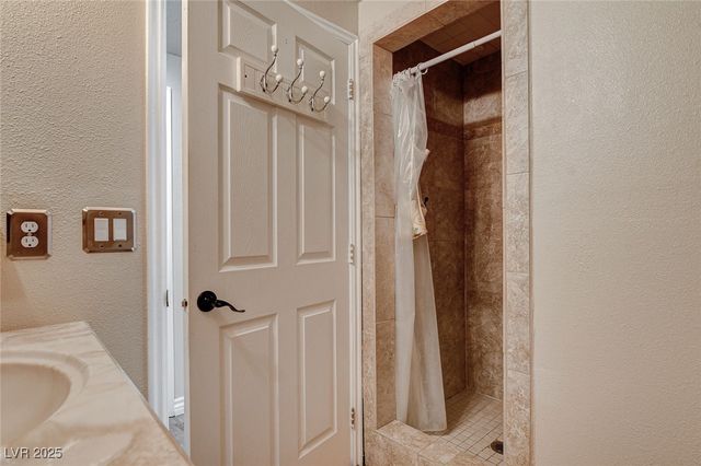 985 Hinckley Avenue, Logandale, NV 89021