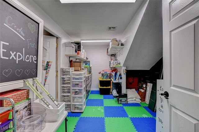 985 Hinckley Avenue, Logandale, NV 89021