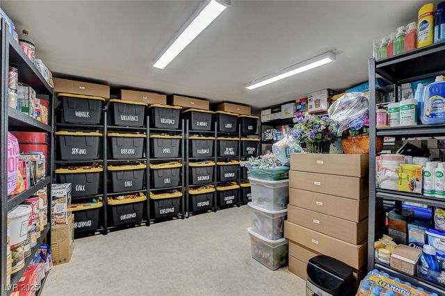 985 Hinckley Avenue, Logandale, NV 89021