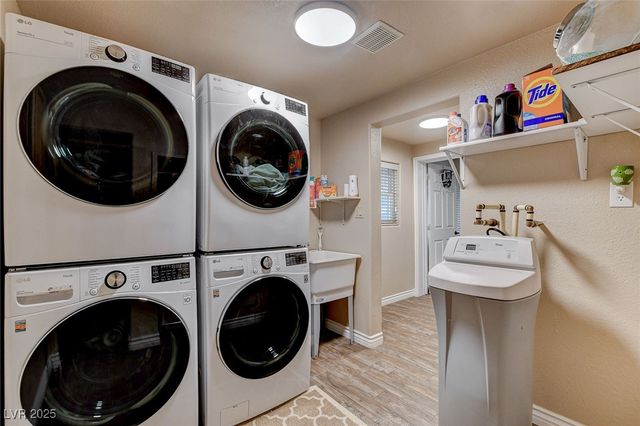 985 Hinckley Avenue, Logandale, NV 89021