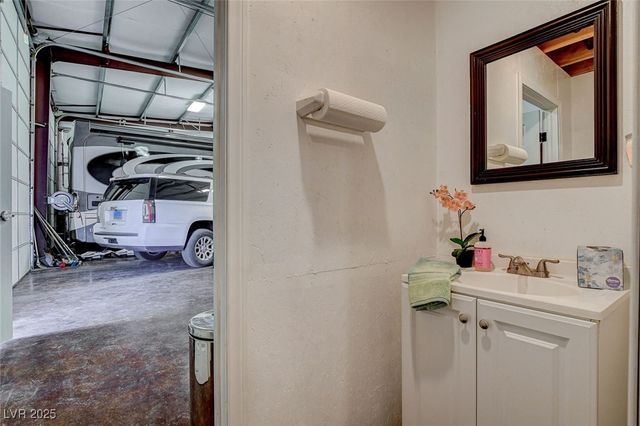 985 Hinckley Avenue, Logandale, NV 89021