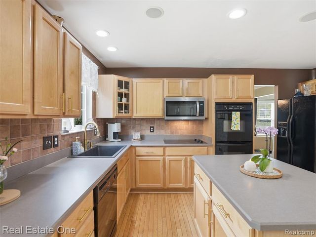 1786 Four Seasons Drive, Howell, MI 48843