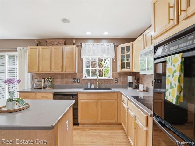 1786 Four Seasons Drive, Howell, MI 48843
