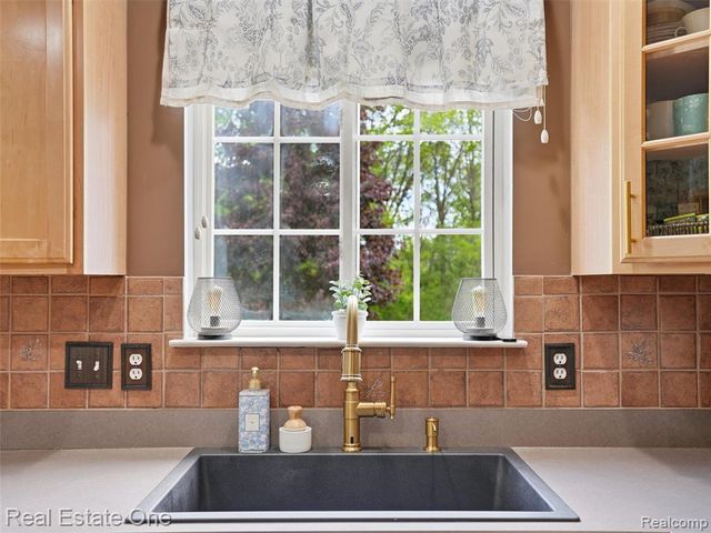 1786 Four Seasons Drive, Howell, MI 48843