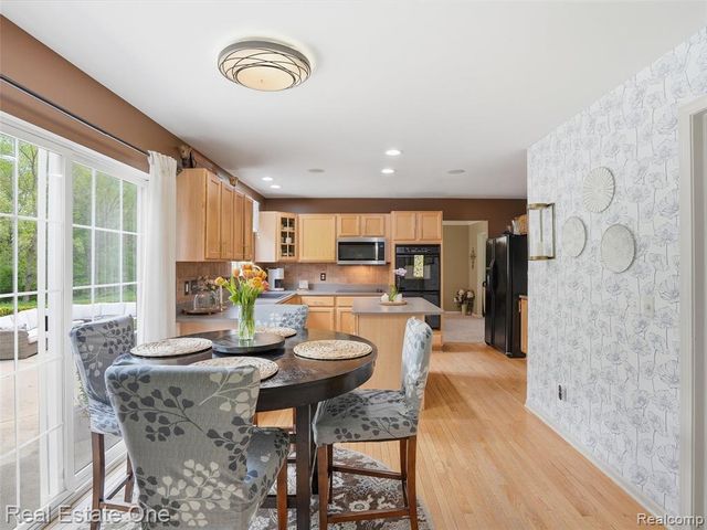 1786 Four Seasons Drive, Howell, MI 48843