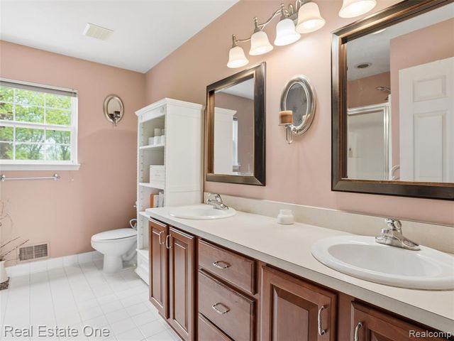 1786 Four Seasons Drive, Howell, MI 48843
