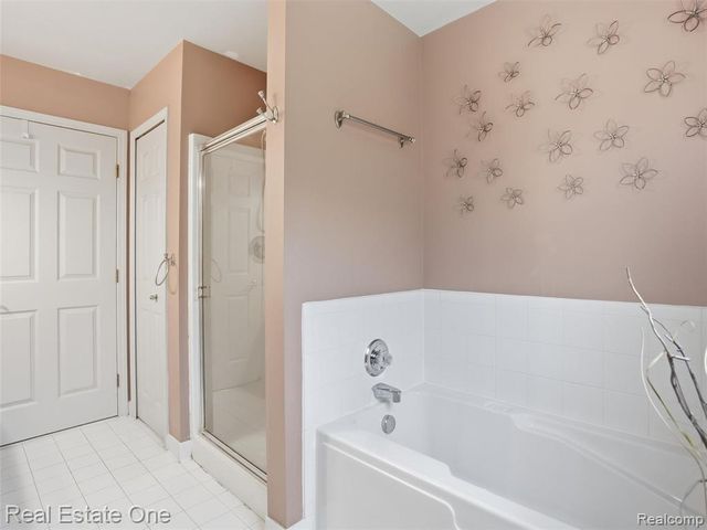 1786 Four Seasons Drive, Howell, MI 48843