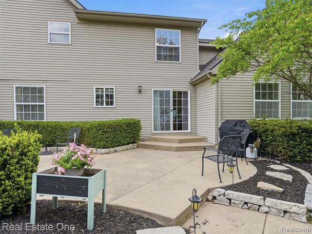 1786 Four Seasons Drive, Howell, MI 48843