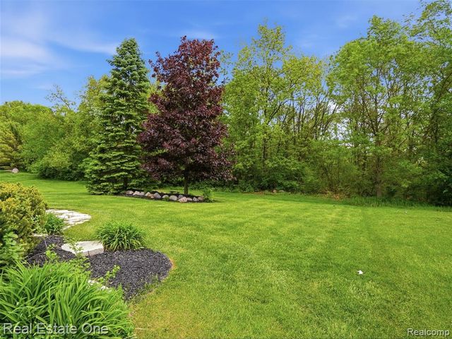 1786 Four Seasons Drive, Howell, MI 48843