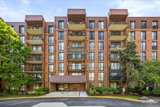 111 Acacia Drive 101, Indian Head Park, IL 60525