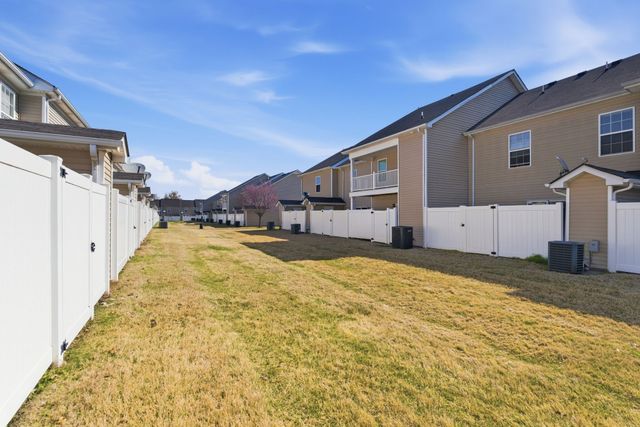 2039 Victory Gallop Ln, Murfreesboro, TN 37128
