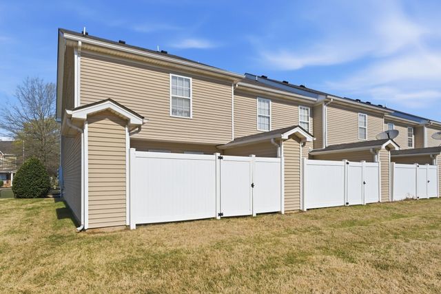 2039 Victory Gallop Ln, Murfreesboro, TN 37128