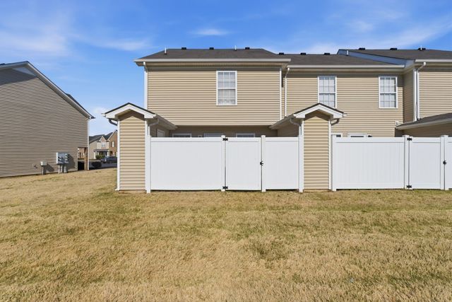 2039 Victory Gallop Ln, Murfreesboro, TN 37128