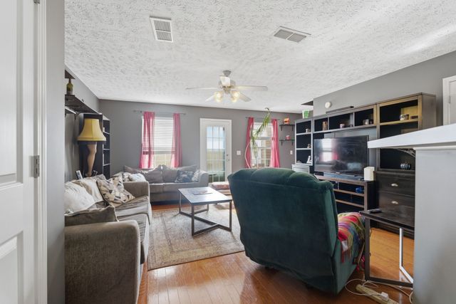 2039 Victory Gallop Ln, Murfreesboro, TN 37128